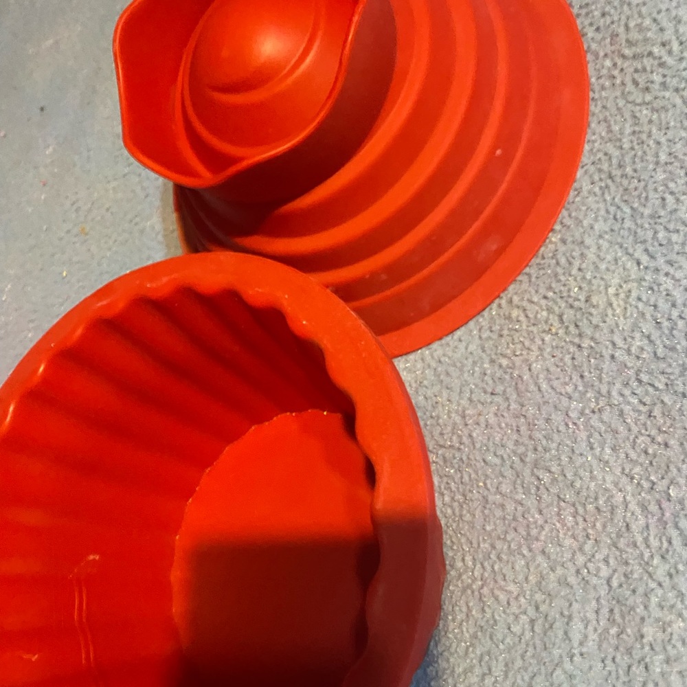 2 Pc Big Cupcake silicone Mold EXCELLENT COND!
